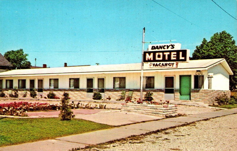 Apple Blossom Boutique (Dancys Motel, Welcome Inn) - Vintage Postcard (newer photo)